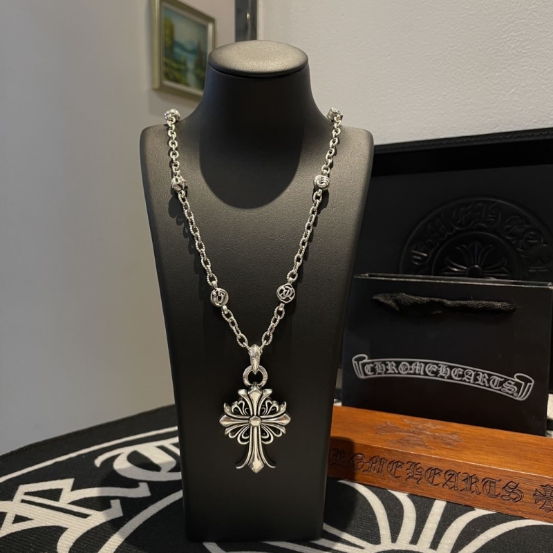 Ch**me He**ts necklaces